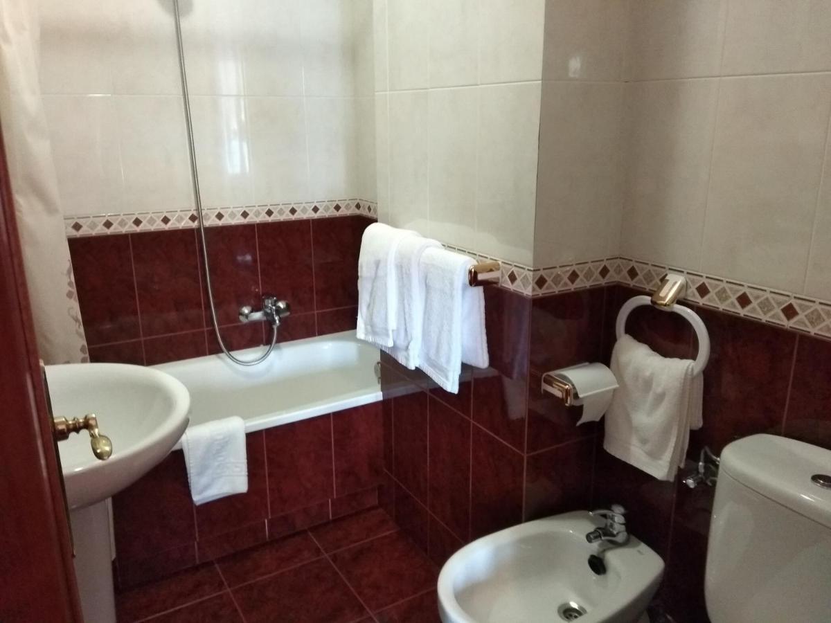 Hostal Residencia Bahia Laxe Bagian luar foto