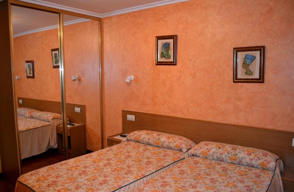 Hostal Residencia Bahia Laxe Bagian luar foto