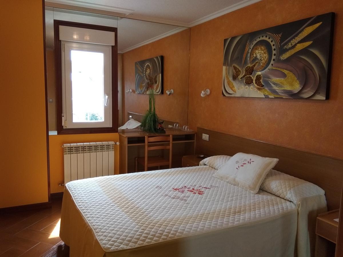 Hostal Residencia Bahia Laxe Bagian luar foto