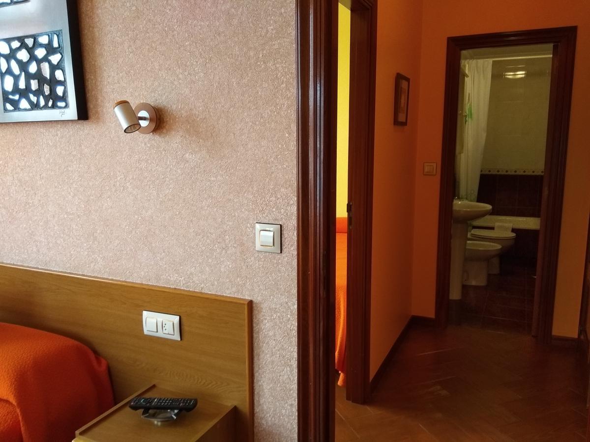 Hostal Residencia Bahia Laxe Bagian luar foto