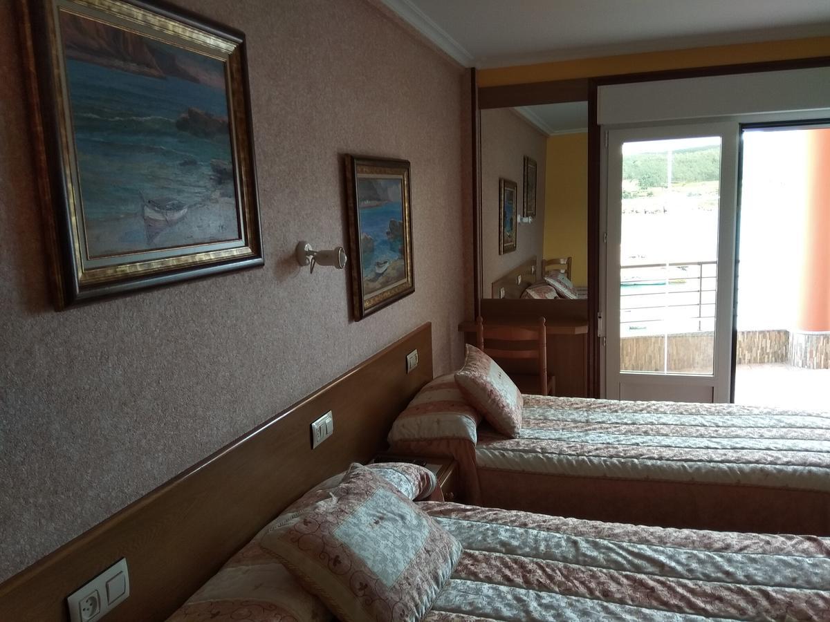 Hostal Residencia Bahia Laxe Bagian luar foto