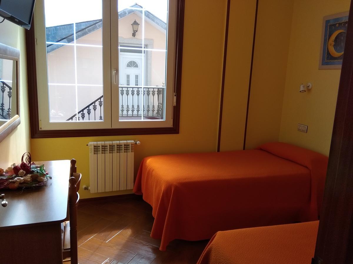 Hostal Residencia Bahia Laxe Bagian luar foto