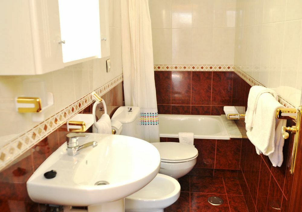 Hostal Residencia Bahia Laxe Bagian luar foto