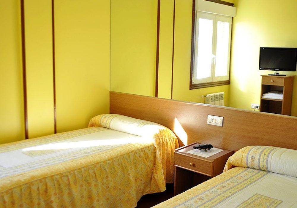 Hostal Residencia Bahia Laxe Bagian luar foto