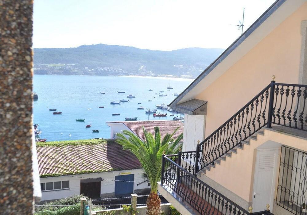 Hostal Residencia Bahia Laxe Bagian luar foto